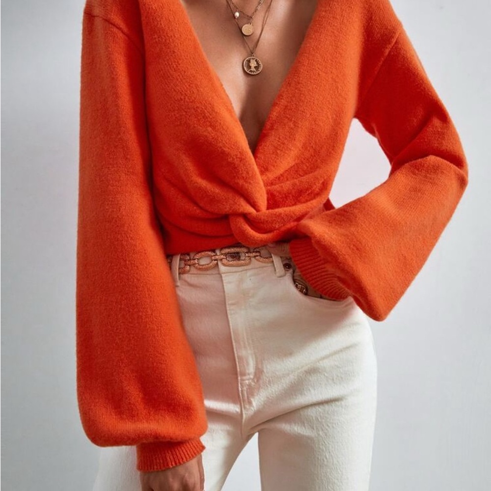 Essnce Lantern Sleeve Twist Hem Sweater